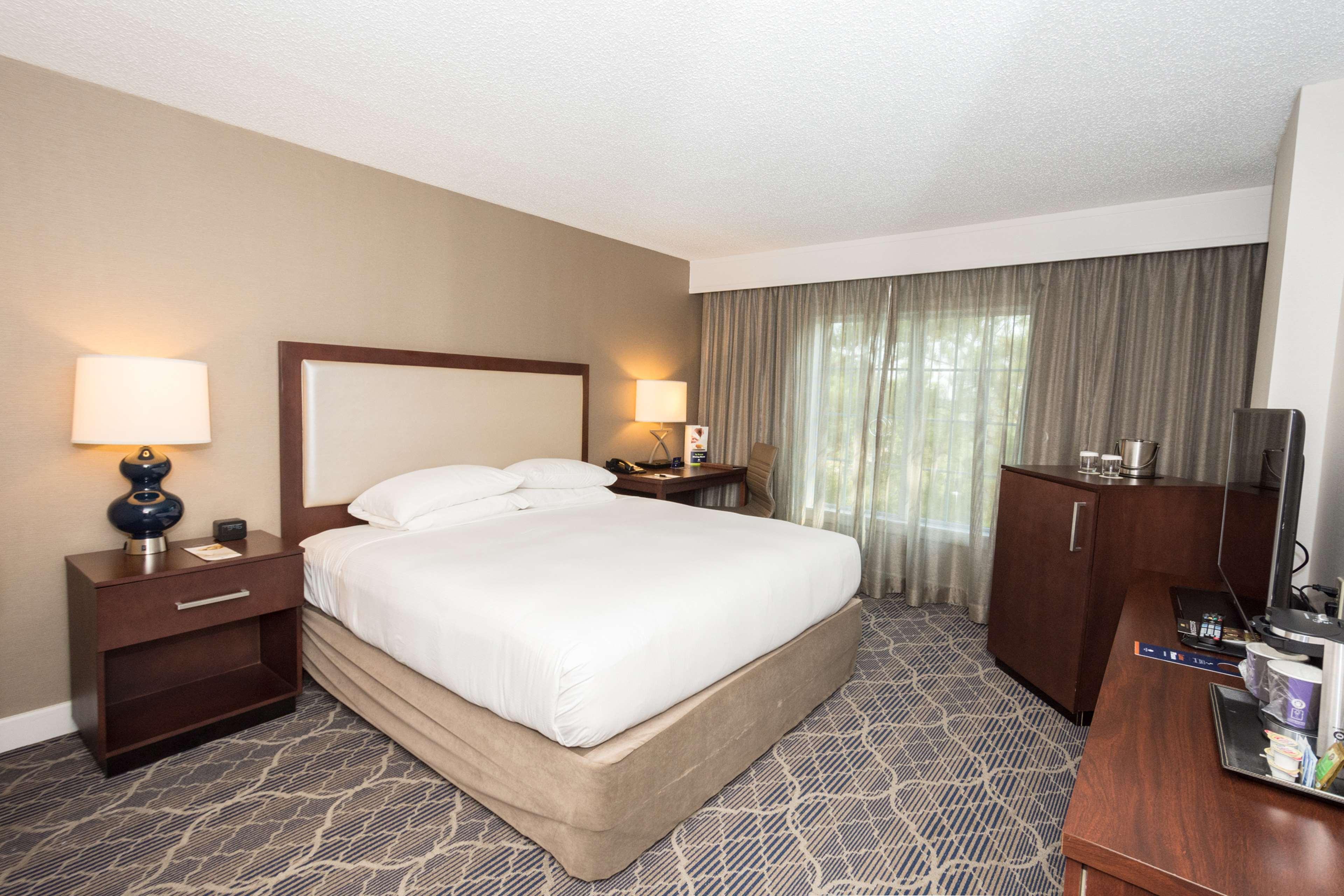 Doubletree Suites By Hilton At The Battery Atlanta Smyrna Bagian luar foto