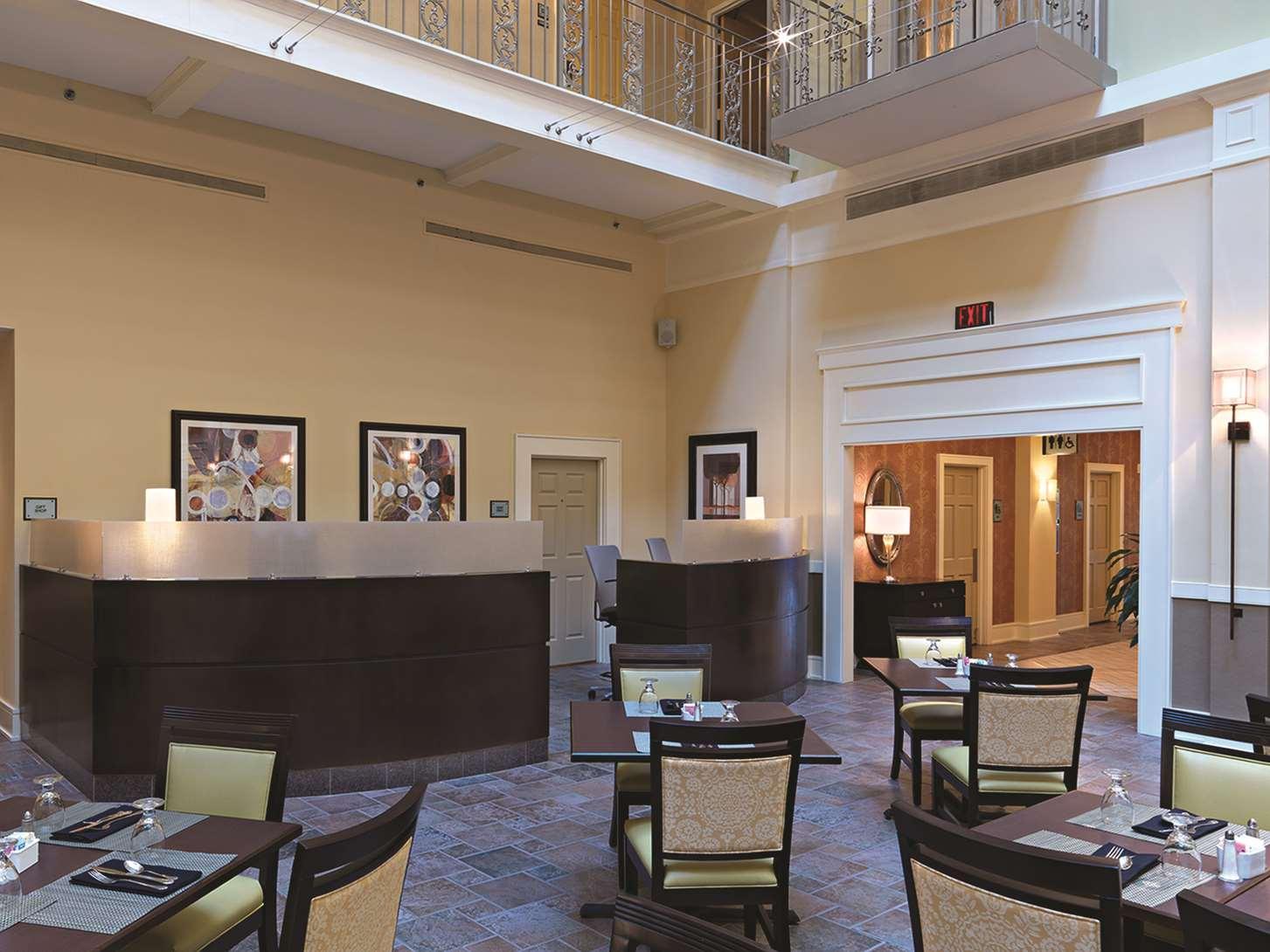 Doubletree Suites By Hilton At The Battery Atlanta Smyrna Bagian luar foto