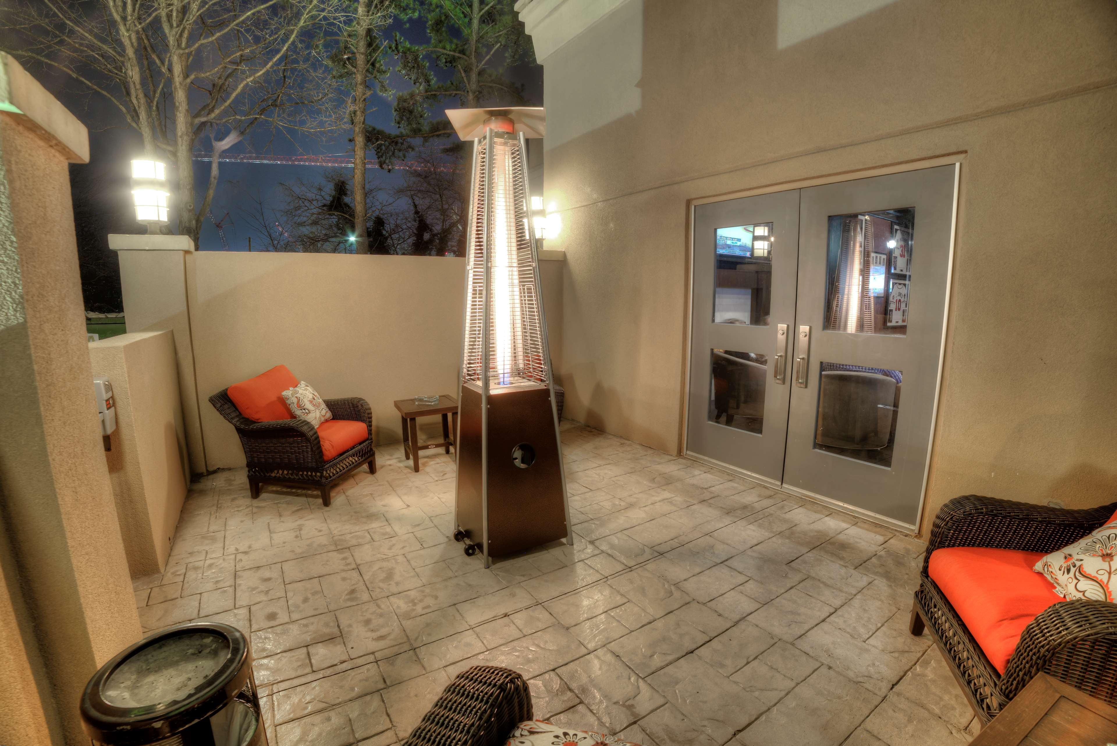 Doubletree Suites By Hilton At The Battery Atlanta Smyrna Bagian luar foto