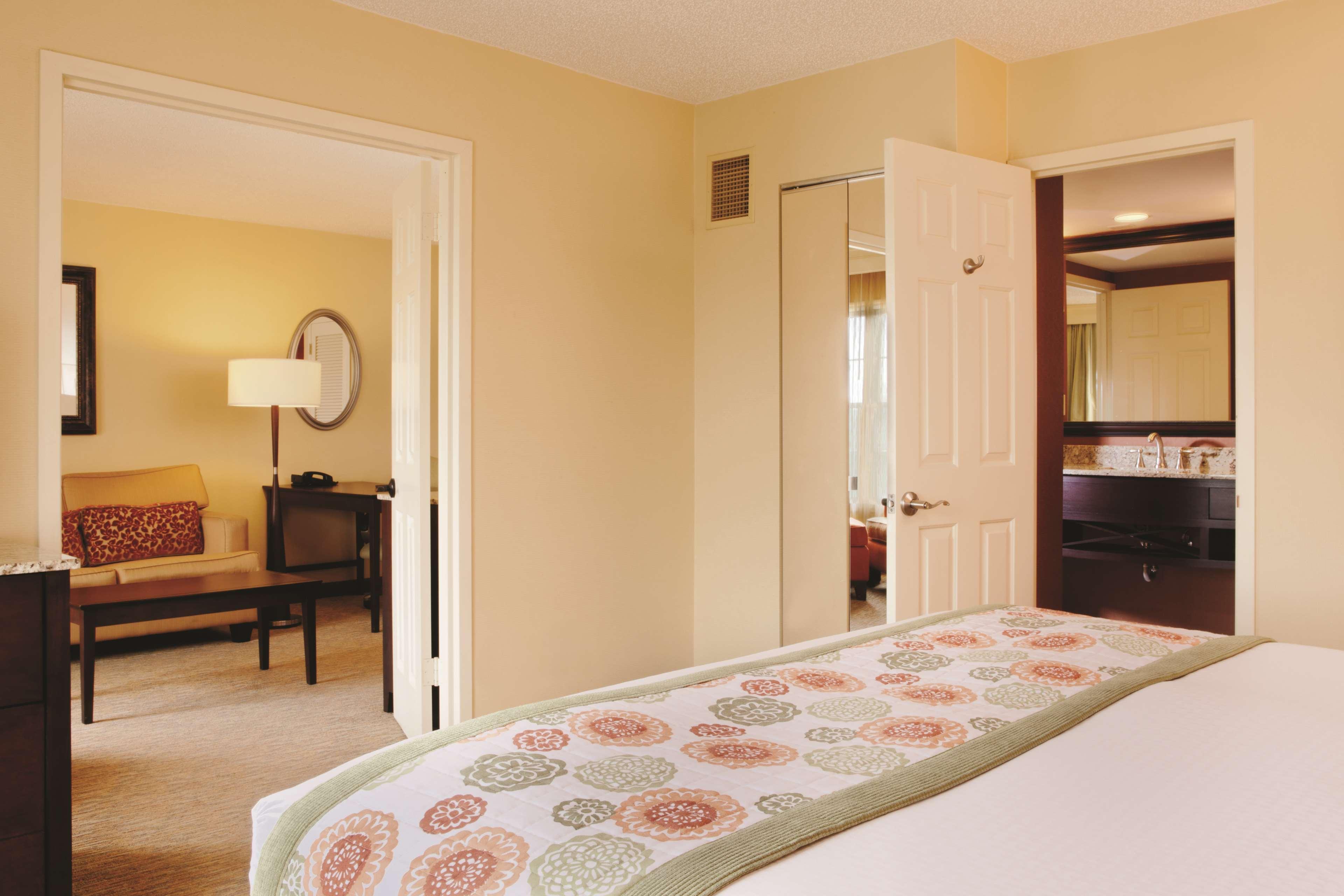Doubletree Suites By Hilton At The Battery Atlanta Smyrna Bagian luar foto