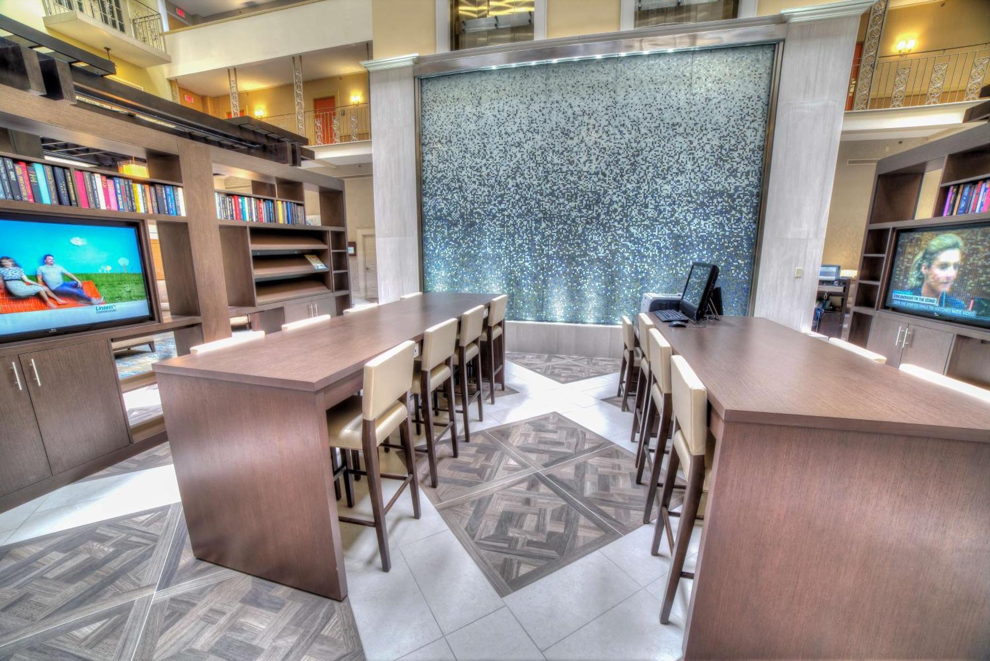 Doubletree Suites By Hilton At The Battery Atlanta Smyrna Bagian luar foto