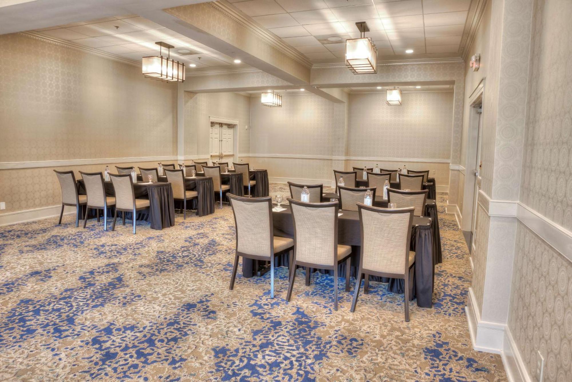 Doubletree Suites By Hilton At The Battery Atlanta Smyrna Bagian luar foto