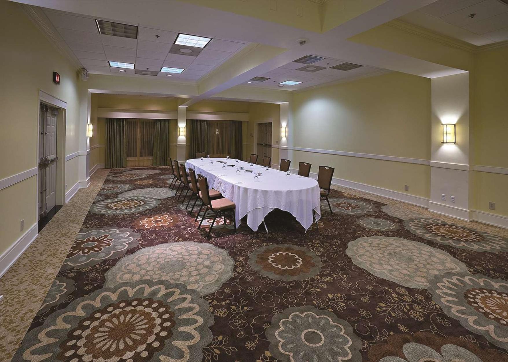 Doubletree Suites By Hilton At The Battery Atlanta Smyrna Bagian luar foto