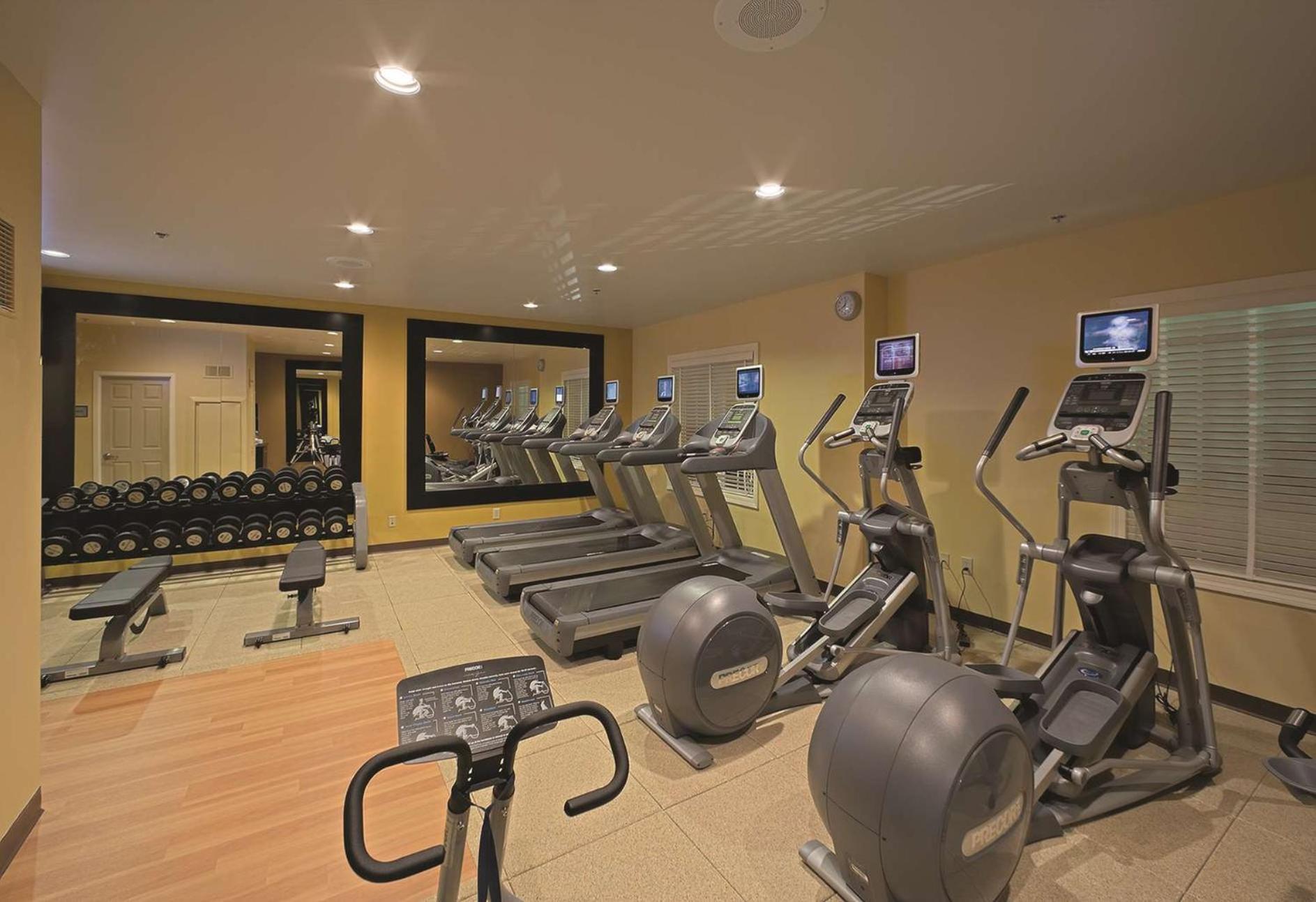 Doubletree Suites By Hilton At The Battery Atlanta Smyrna Bagian luar foto