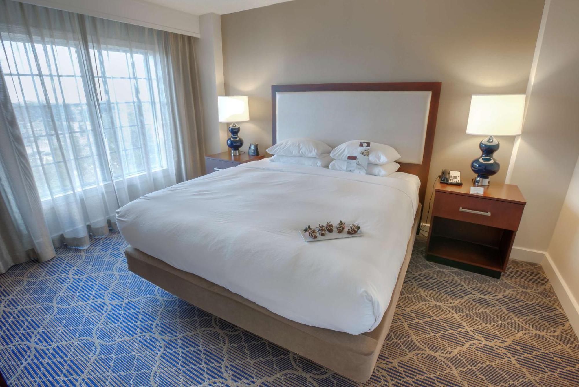 Doubletree Suites By Hilton At The Battery Atlanta Smyrna Bagian luar foto