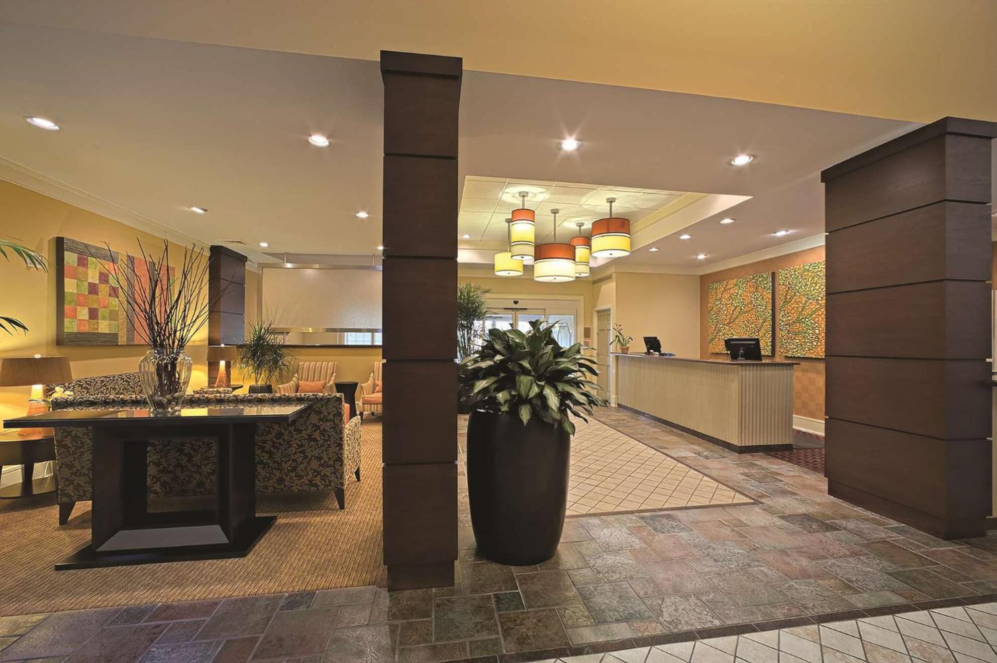 Doubletree Suites By Hilton At The Battery Atlanta Smyrna Bagian luar foto
