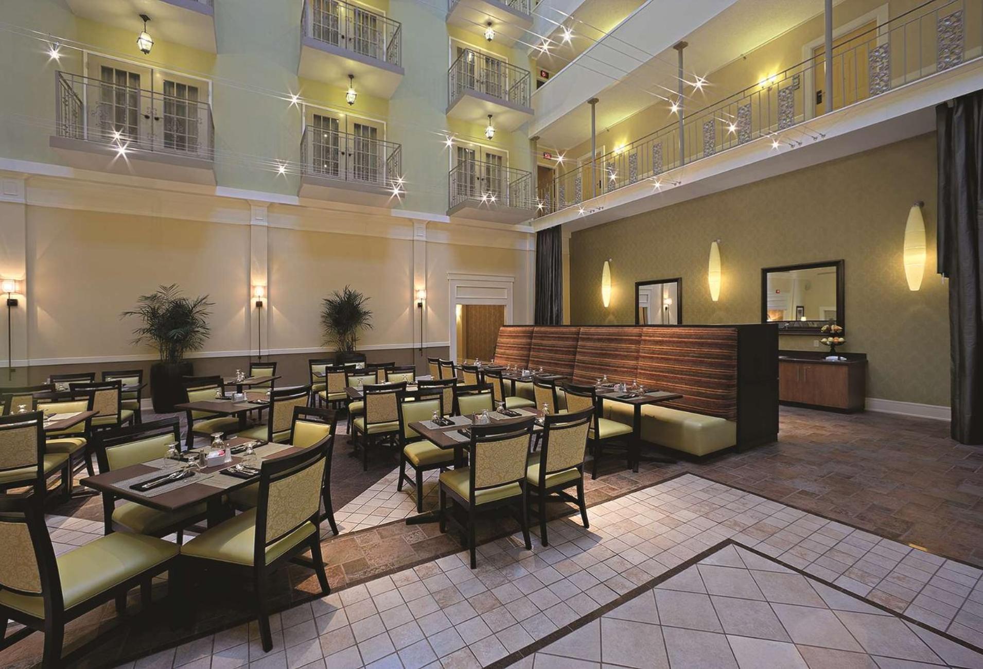 Doubletree Suites By Hilton At The Battery Atlanta Smyrna Bagian luar foto