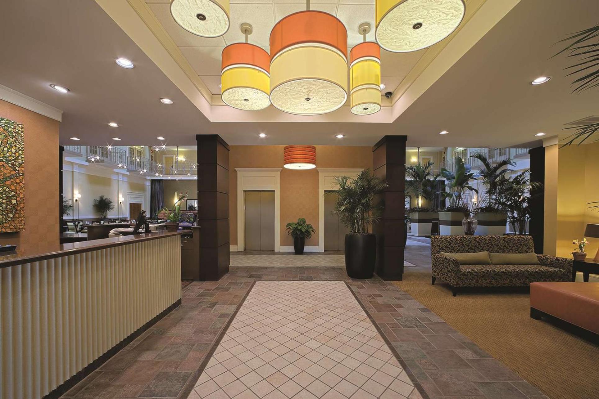 Doubletree Suites By Hilton At The Battery Atlanta Smyrna Bagian luar foto