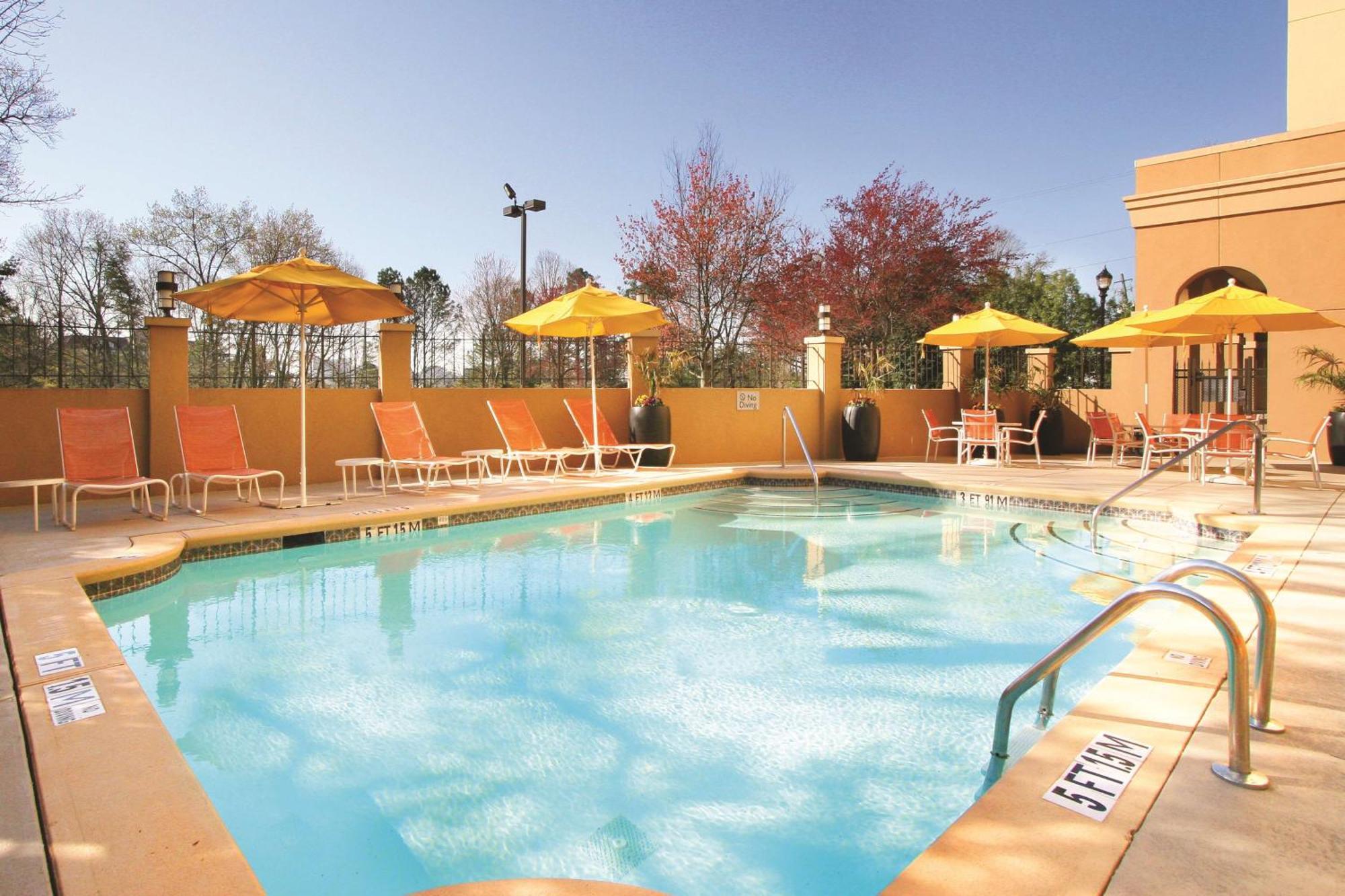 Doubletree Suites By Hilton At The Battery Atlanta Smyrna Bagian luar foto